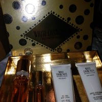 White Diamonds by Elizabeth Taylor for Women - 4 Pc Gift Set 3.3oz EDT Spray, 3.3oz Gentle Moisturizing Body Wash, 3.3oz Perfumed Body Lotion, 10ml EDT Spray